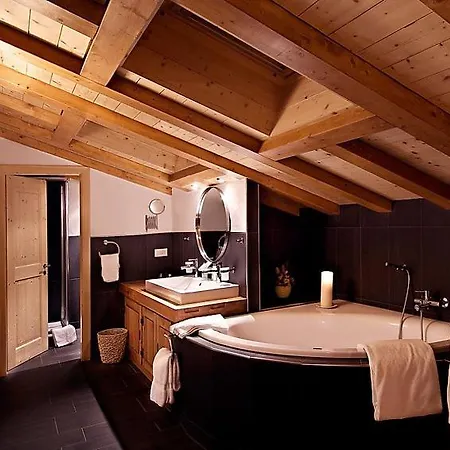 Sleeps 10 Wifi شقة زيرمات