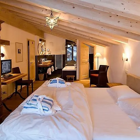 شقة Sleeps 10 Wifi